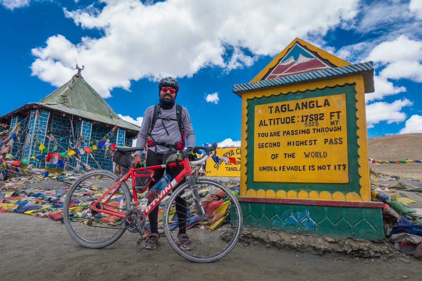 Shekhoo Shyam Raja with a bicycle during a Manali to Leh journey